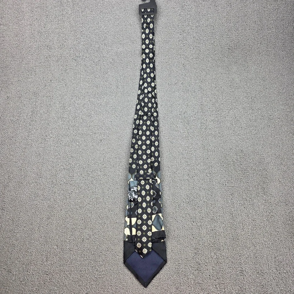 Georgio Gentelli Uomo Necktie Mens Black Baroque Medallion Silk Hand Made OS